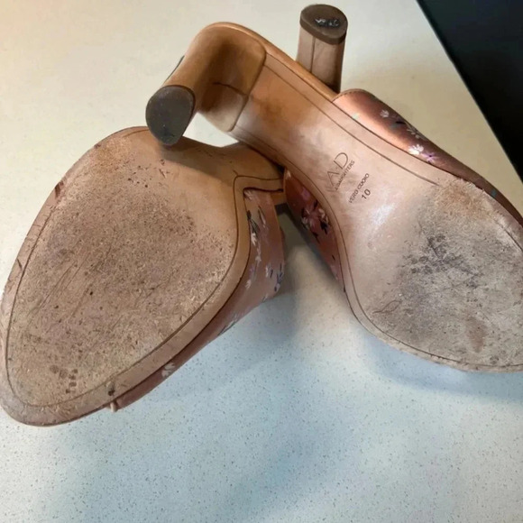 Gently worn, very comfortable, and to with anything size 10 heel size 3” sandals - Picture 3 of 6